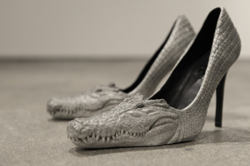 actegratuit:  Killer Heels, Sculpted heels made in cooperation with Rob & Erik Hillenbrink. The heels come in a hand-crafted wooden box with official signed certificate. SIT