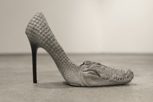 actegratuit:  Killer Heels, Sculpted heels made in cooperation with Rob & Erik Hillenbrink. The heels come in a hand-crafted wooden box with official signed certificate. SIT