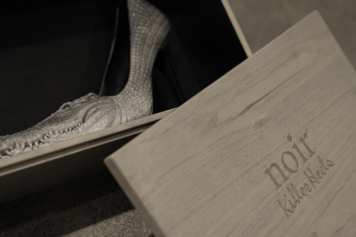 actegratuit:  Killer Heels, Sculpted heels made in cooperation with Rob & Erik Hillenbrink. The heels come in a hand-crafted wooden box with official signed certificate. SIT