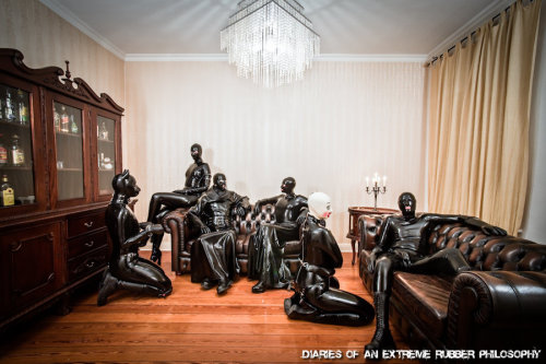 latexbdsm: Self Party II by *Rubberphilosophy