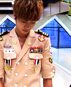 Crying because marine sailor outfits make me weak <3