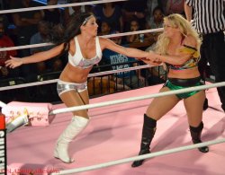 xdangerousqueenx:  Santana Garrett v Tina