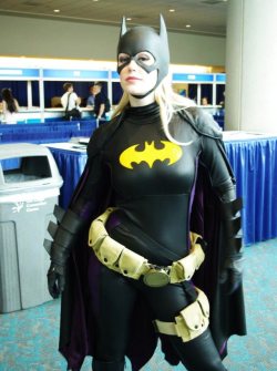 geekmythology:  San Diego Comic-Con Cosplay Pics: Batgirl 