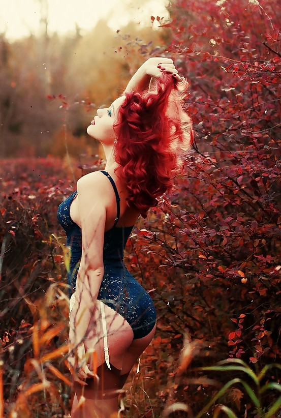 Redhead pinup outdoor.