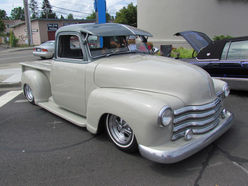 fahrstahl:  sic56: Aaron Hall’s 1950 chevy by bballchico on Flickr. 