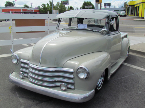 fahrstahl:  sic56: Aaron Hall’s 1950 chevy by bballchico on Flickr. 
