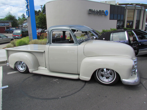 fahrstahl:  sic56: Aaron Hall’s 1950 chevy by bballchico on Flickr. 
