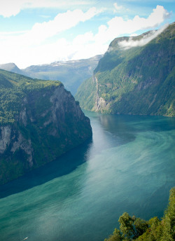 opcion:  Geiranger fiord (by fosfoor) 