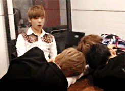 aylinlove92:  narushi: When Changjo is too bored.  where is this from? Evil Changjo.