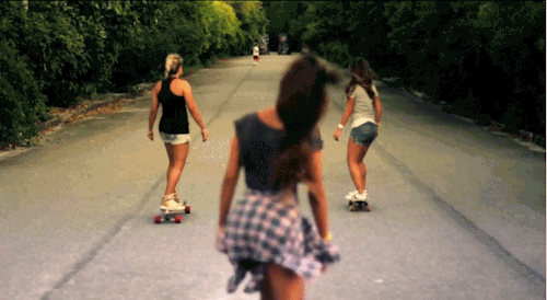 smokeporch:browningtons:THAT GUY IN THE DISTANCE IS RUNNING HELLA FAST LIKE “GRUNGE WHITE GIRLS ARE 