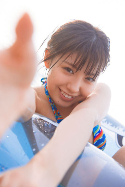 funkyfunx:  9nine 佐武宇綺 2年ぶりのソロ写真集が8月30日に発売！ うっきーと2泊3日のタイ旅行 | GirlsNews