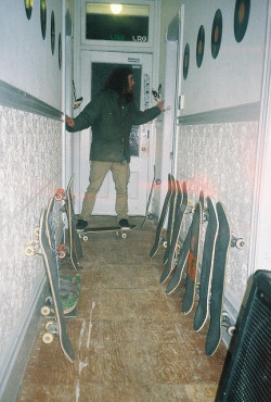 ice-ice-bb:  prevaill:  boards at the CK house by teenage WITCHERY on Flickr.  My blogs the shit http://ice-ice-bb.tumblr.com/