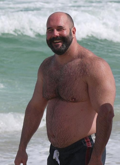 furrycubkc:  lickablelads:  Reblogged via Stumblr  Muscle Daddy Bear needs to be in a tiny Speedo….