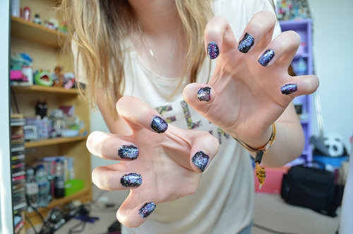 fau1t:those nails ugh