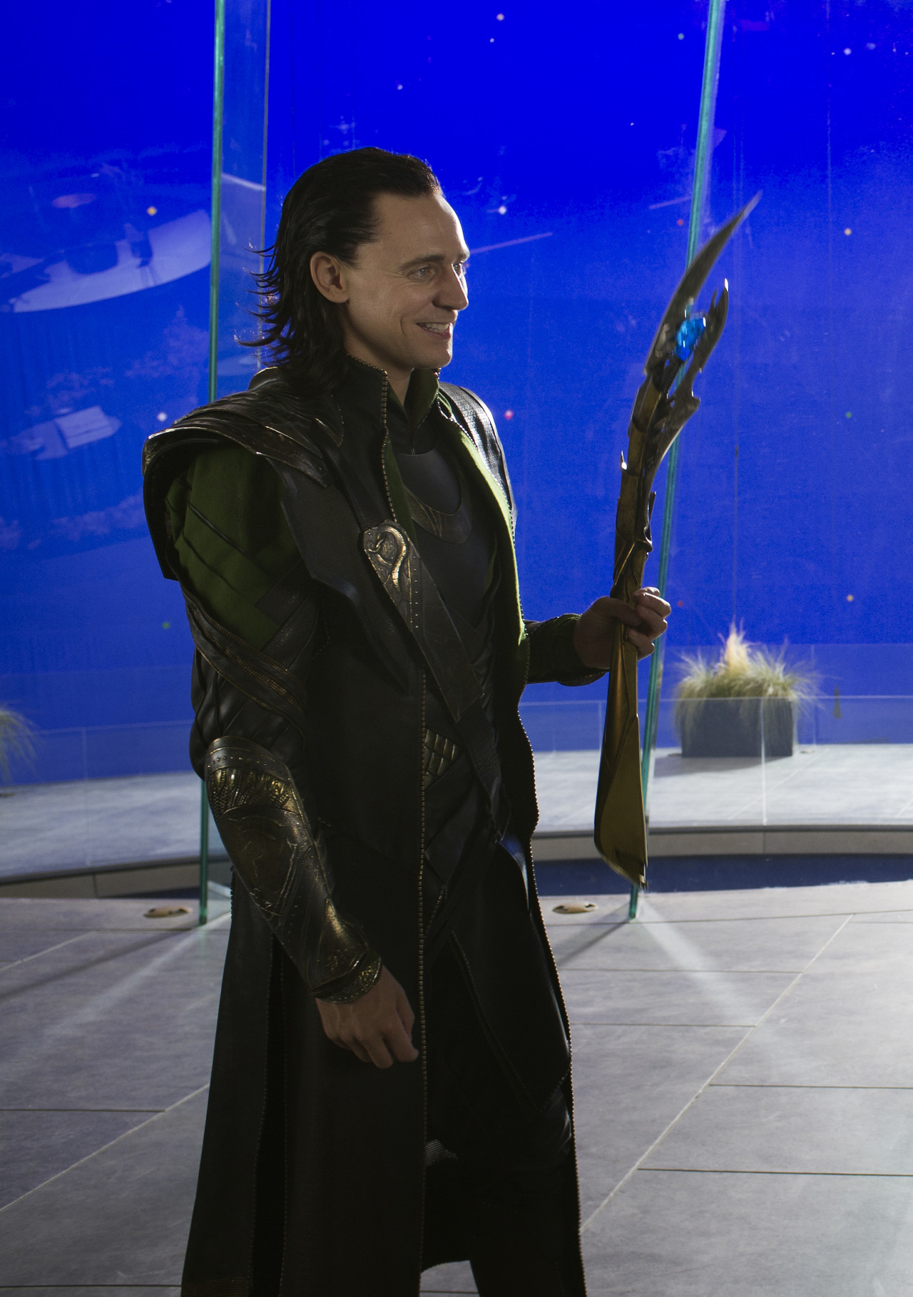 torrilla:  Tom Hiddleston as Loki on the Set of The Avengers [4x UHQ] Courtesy of