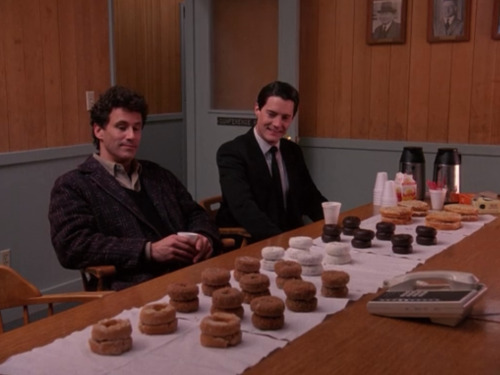 elmazzy:  I would go to town on those donuts. I wish I lived in Twin Peaks.   Agent Cooper looks so happy about those donuts.