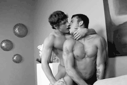 preppygayjock:  Kissing and fucking