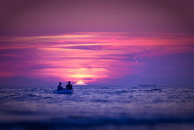 violetmaram:  Sunset by P1nc on Flickr. 