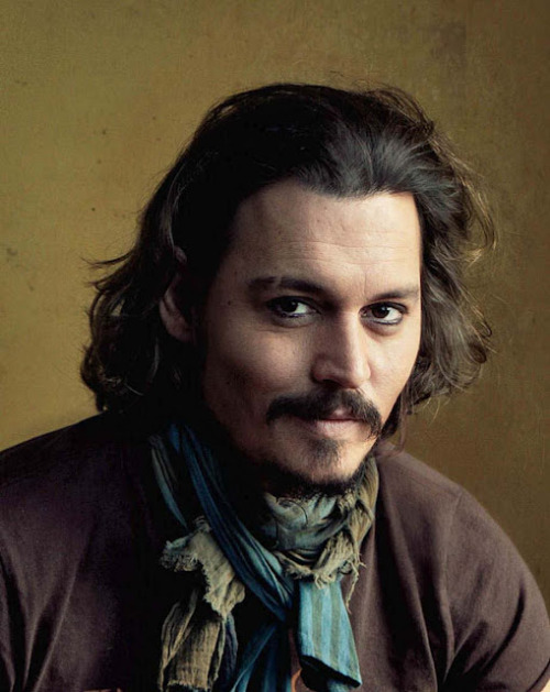 indypendent-thinking:Johnny Depp by Annie Leibovitz (via fotografía del XIX al XXI: XX. Annie Leib