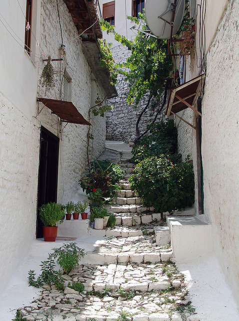 Narrow alleys in the old town of Berat, Albania (by Thomas Mulchi).