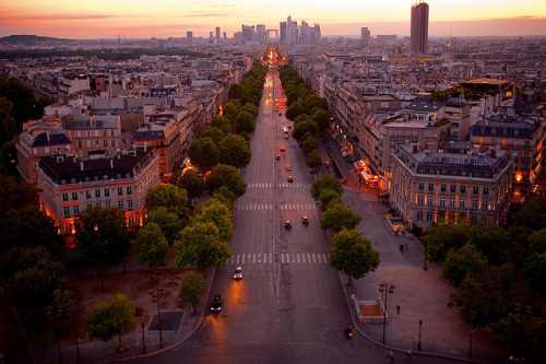 passiv1ty: On the way to La Defense @ Paris by Bernardo (Ricci-Armani.com) +105k visits! on F