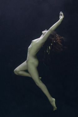 sink-float-drown:  Dancing in the Shallows of a River (by alberich mathews) 
