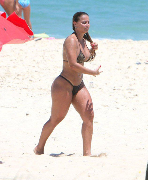 iseebigbooty:  Beach view