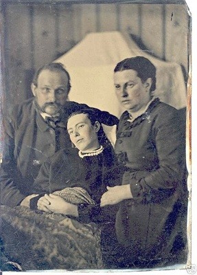 themorbidandbizarre:  Memento Mori The earliest post-mortem photographs are usually