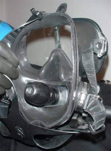malebndg:  I want one of these! Gasmasks are great for a lot of things but rarely have an airtight s