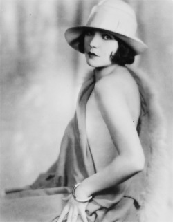 silentmovies:  Renee Adoree, 1927 