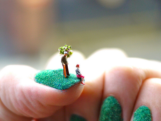 archiemcphee:  Here’s an awesome little manicure, and we do mean little. Alice
