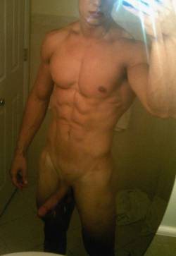 cocksthathurt:  God he’s HOT! Amazing body and nice dick.