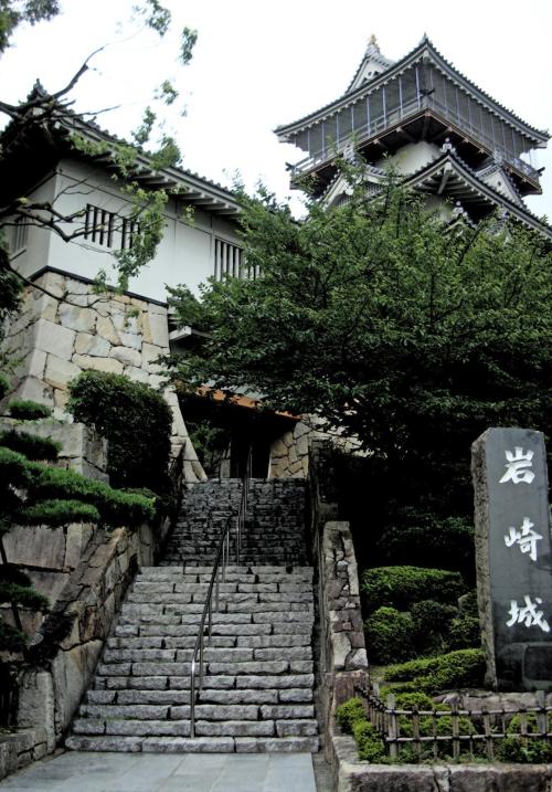 isaykonnichiwa: Iwasaki castle front gate by Rekishi no Tabi