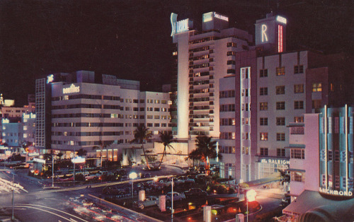 XXX  Miami Beach 1950s.  photo