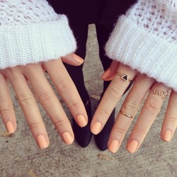 White-Daizy:  V-Anilla—Daisies:  Palmist:  Love The Rings  More Rosy Posts Here