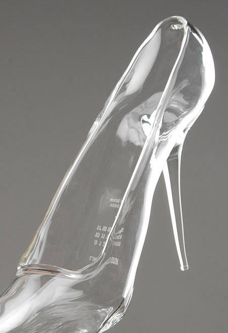 somethingvain:  maison martin margiela’s ‘cinderella shoe’ 