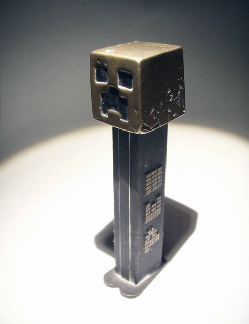 insanelygaming:  Bronze Creeper PEZ Dispenser