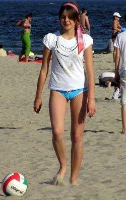 allcameltoe:  Another Cutie is on the beach