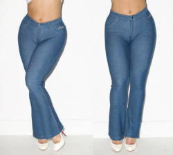 allcameltoe:  Jeans Camel toe? Yeah it happens!