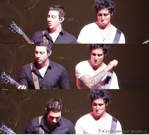 justsomeweirdblog:  Syn’s faces when he plays guitar xD