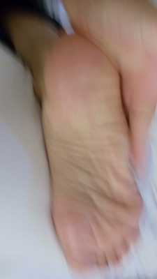 A pic of my bf&rsquo;s feet for your collection!  Submission by: LatinSoles (click pixture for blog). Fucking sexy. I&rsquo;d like them all over my dick.