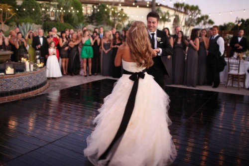 eatingisfab:holluhster:cozed:mouse:i love the idea of the black bow on a wedding dressCan’t wait to 