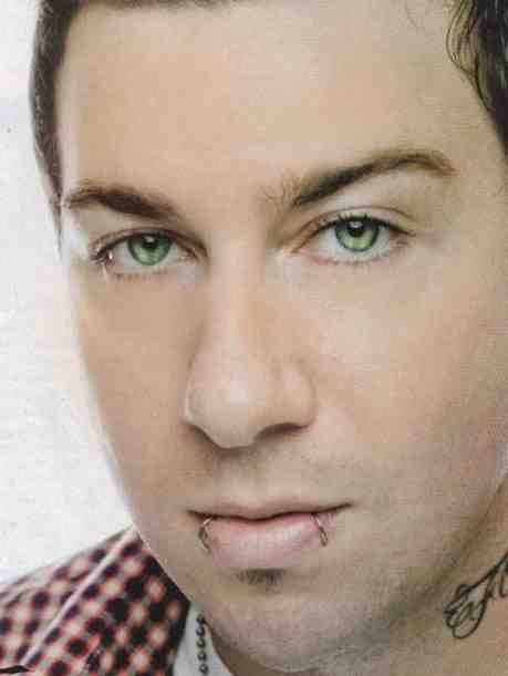 So I’m leaving with an amazing Zacky pic :3 I won’t be online much the next 2 weeks &lsq