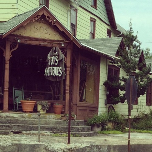 Passed this adorable antique shop in Amish Country. #antiques #pennsylvania (Taken with Instagram)