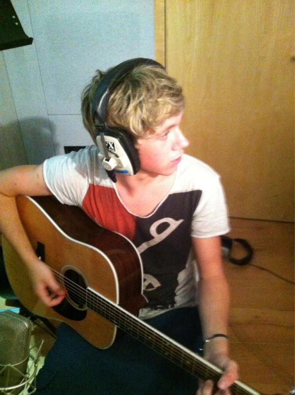 gossip-paul:  ✖ 1D in Tweets: Niall in the studio 