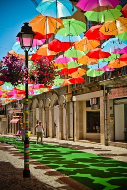 minusmanhattan:  Umbrella Sky in Águeda,