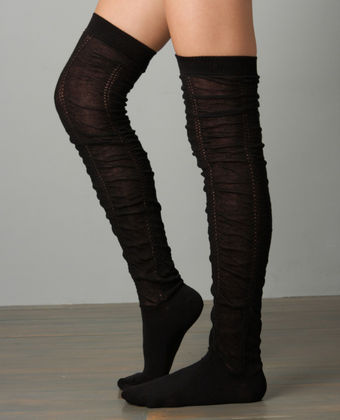 thinplea:  I am in a full blown love affair with knee socks right now, I can not wait until fall when i can start wearing them more… also i kinda feel like you have to be at a certain weight to look good in them… and i really don’t feel like i’m