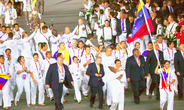 hijodehernandez:  Delegación venezolana en la ceremonia inaugural de las Olímpiadas