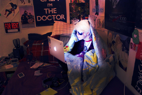 mastersass:  charles-horan:  spookyampora:  underwaterprince:  ashtondrew:  Surfing the web.   more like Dave Strider the blogger in his natural habitat  more like all of tumblr   this is perfect 