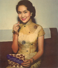 orientallyyours:  Actress and singer, Grace Chang (葛蘭) enjoying some Cadbury chocolate-y goodness in 1950.   Source: Soft Film blog 